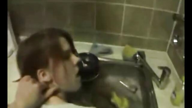 XXX sem registo  Amante a bater vídeo de pornô vídeo de pornô ao vivo na mulher grande pila no quarto de hotel da casa de banho