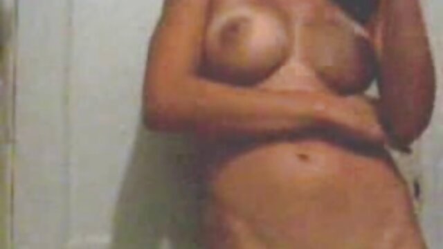 XXX sem registo  A Miley Mae tem uma videos porno ao vivo webcam pila enorme no seu jovem buraco cor-de-rosa.